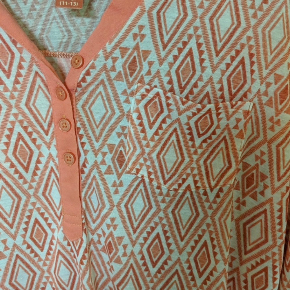Geometric patterned tunic top - Picture 2 of 4